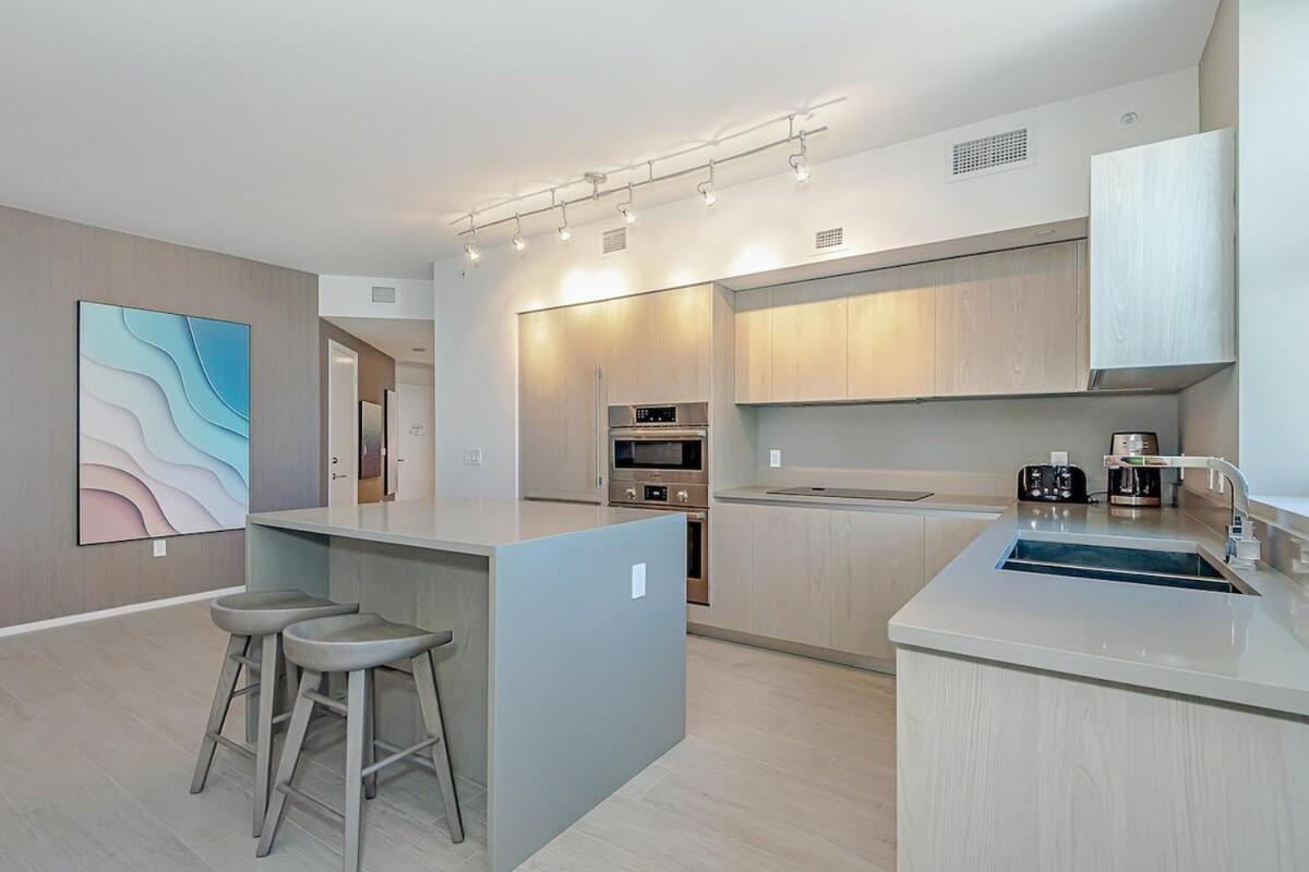 Wrap Around Balcony - Insane Views - Amazing Pools Apartment Hollywood Exterior foto