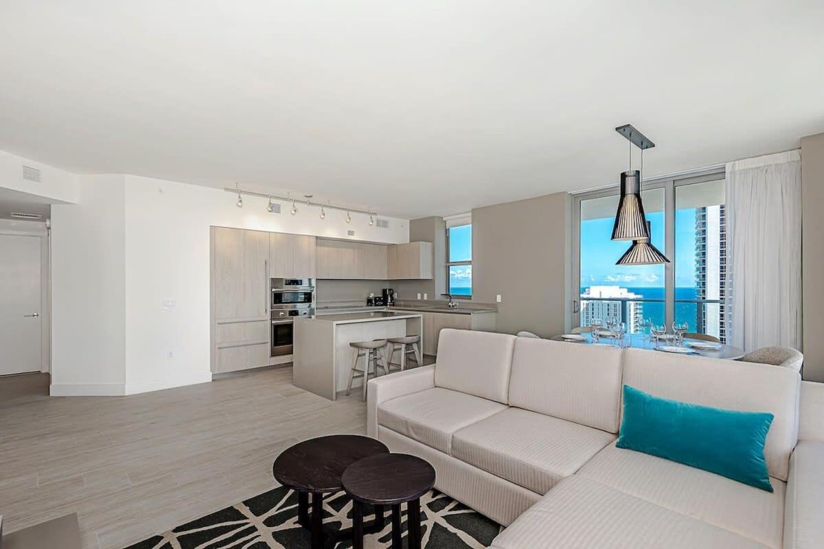 Wrap Around Balcony - Insane Views - Amazing Pools Apartment Hollywood Exterior foto