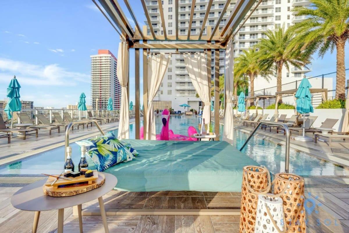 Wrap Around Balcony - Insane Views - Amazing Pools Apartment Hollywood Exterior foto
