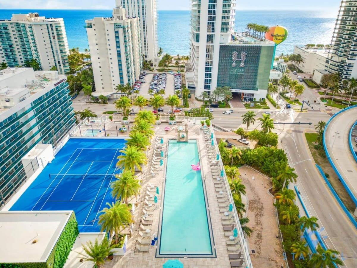 Wrap Around Balcony - Insane Views - Amazing Pools Apartment Hollywood Exterior foto