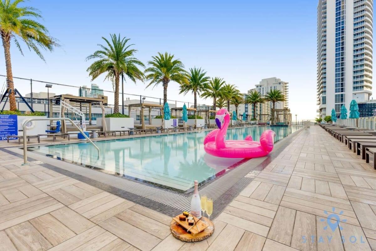 Wrap Around Balcony - Insane Views - Amazing Pools Apartment Hollywood Exterior foto