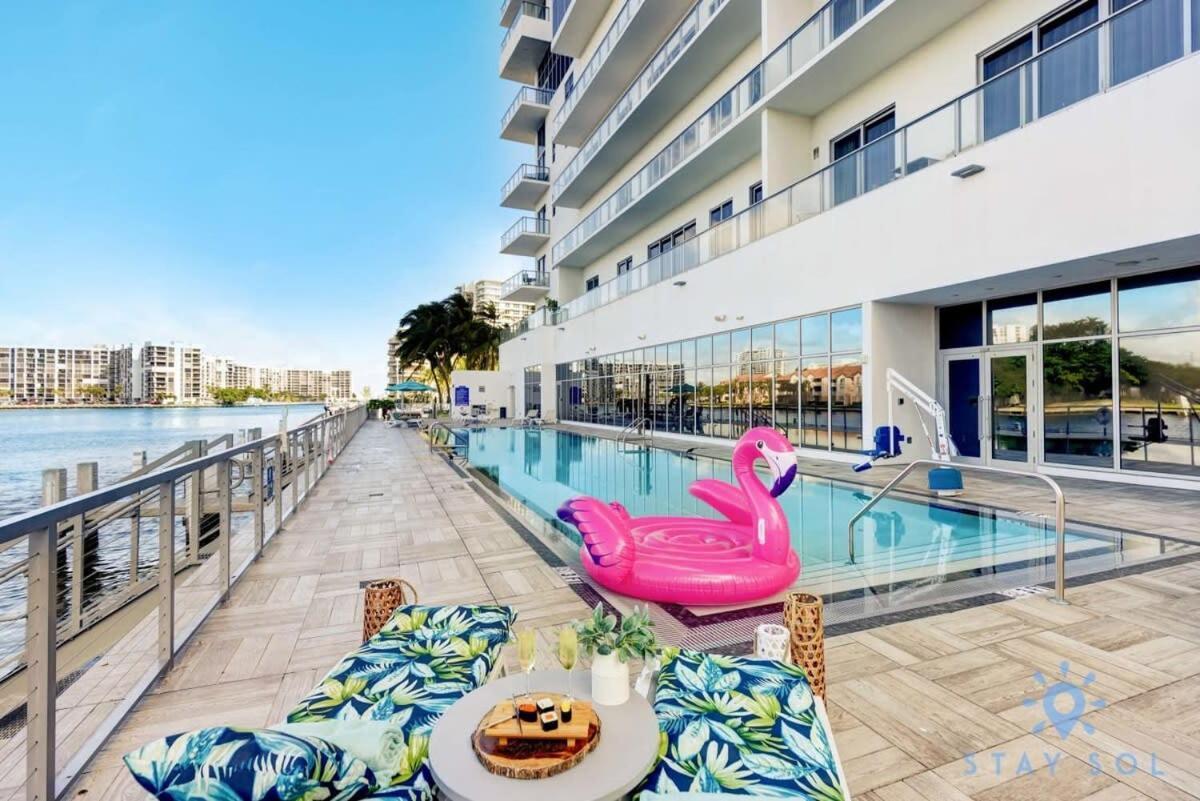 Wrap Around Balcony - Insane Views - Amazing Pools Apartment Hollywood Exterior foto