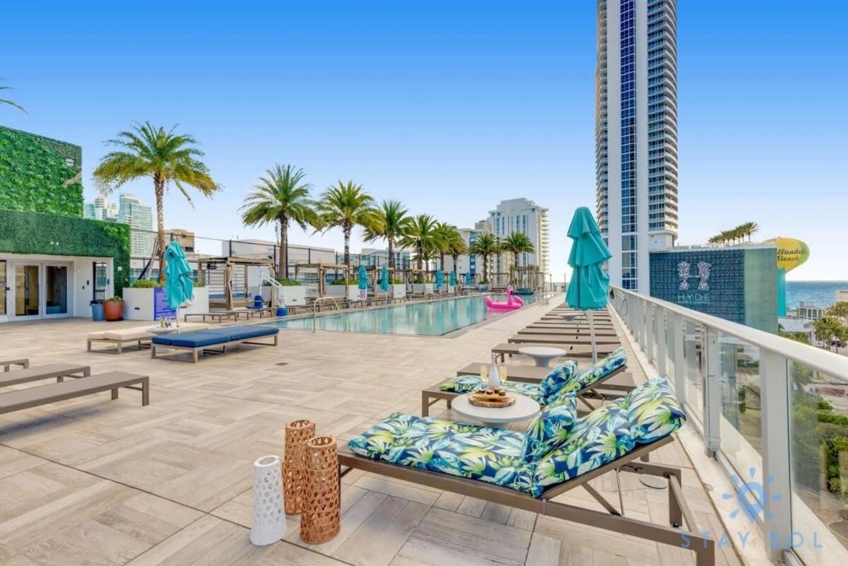 Wrap Around Balcony - Insane Views - Amazing Pools Apartment Hollywood Exterior foto
