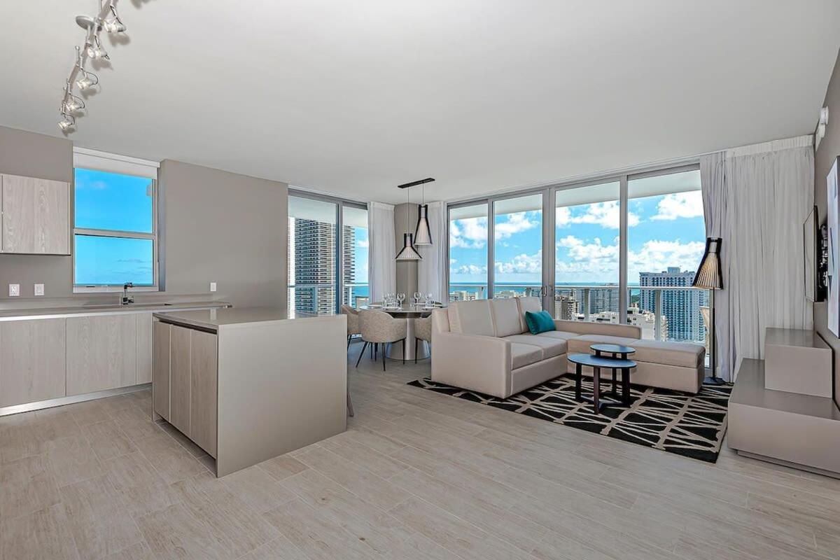 Wrap Around Balcony - Insane Views - Amazing Pools Apartment Hollywood Exterior foto
