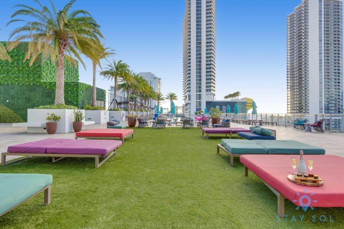Wrap Around Balcony - Insane Views - Amazing Pools Apartment Hollywood Exterior foto