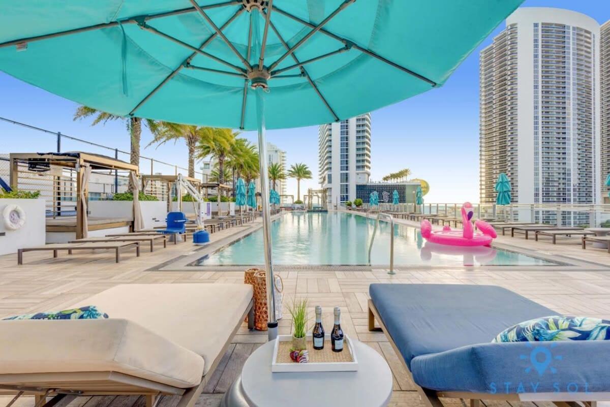 Wrap Around Balcony - Insane Views - Amazing Pools Apartment Hollywood Exterior foto