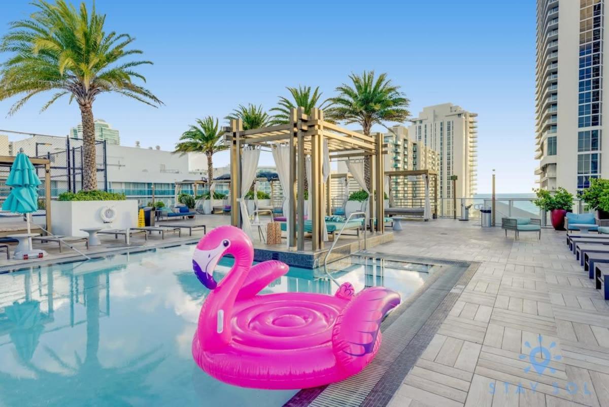 Wrap Around Balcony - Insane Views - Amazing Pools Apartment Hollywood Exterior foto