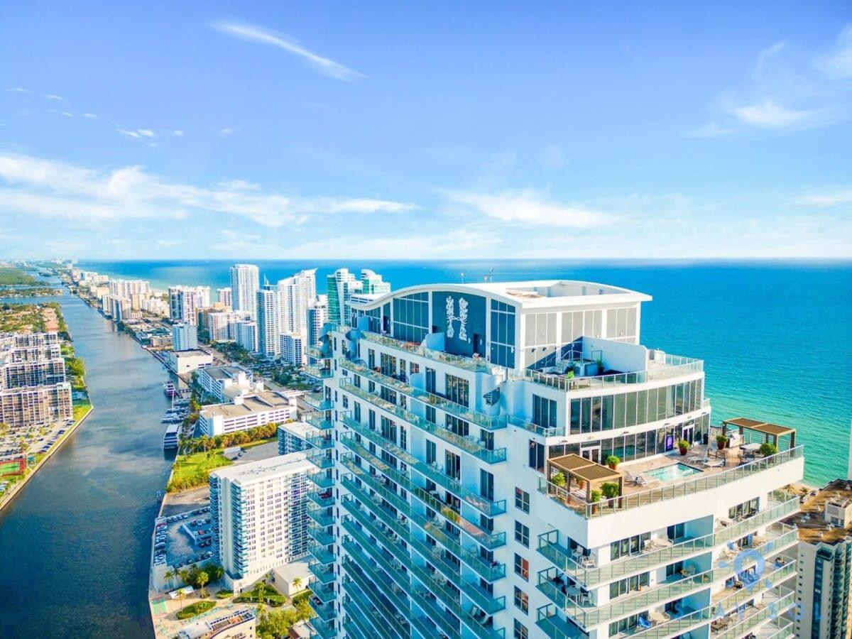 Wrap Around Balcony - Insane Views - Amazing Pools Apartment Hollywood Exterior foto